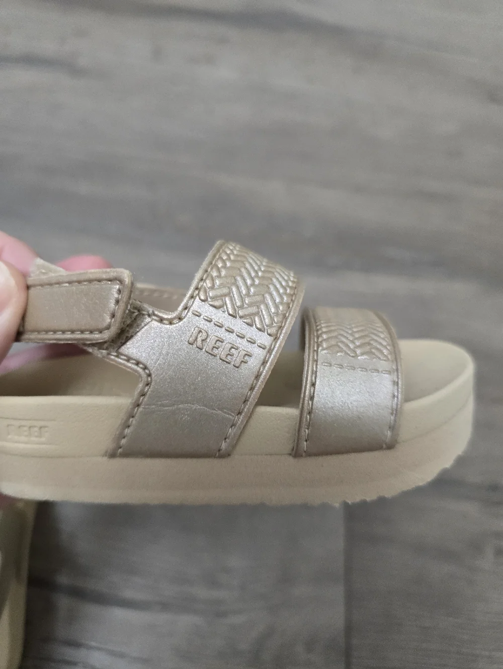 Reef Toddler Size 5 Beige Metallic Sandal